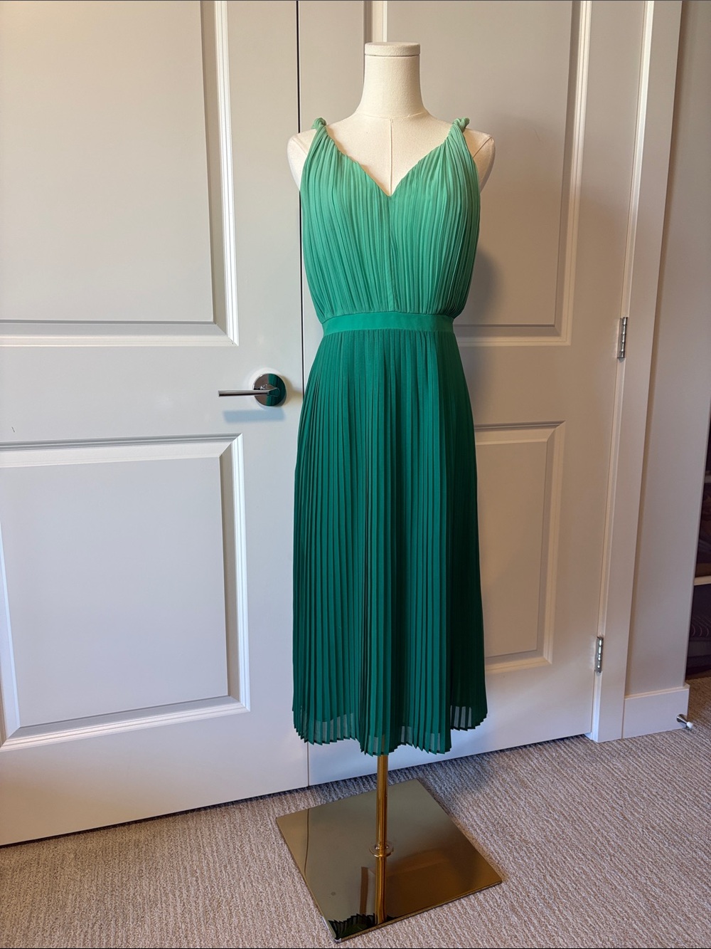 Banana republic pleated dress
